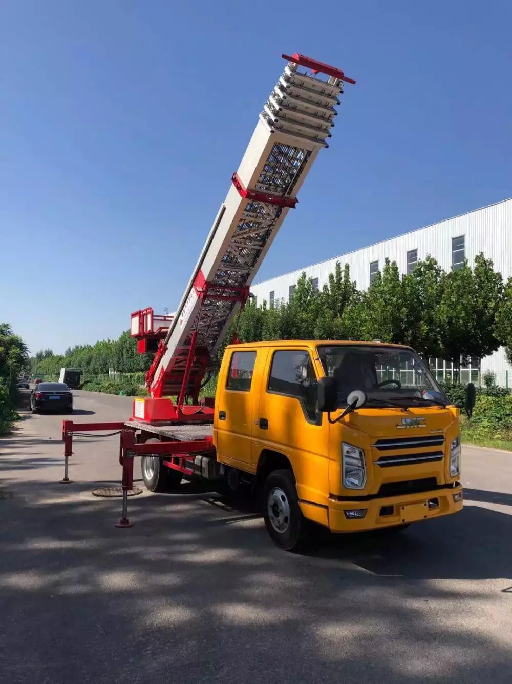 漳浦县附近的云梯车出租服务：轻松解决高空作业需求