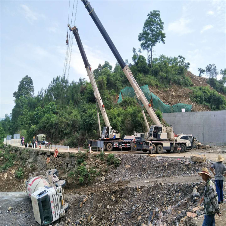 漳浦县汽车掉沟里叫吊车救援要多少钱